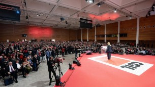 Cgil, Meloni nella 'tana del lupo' accolta da Bella Ciao