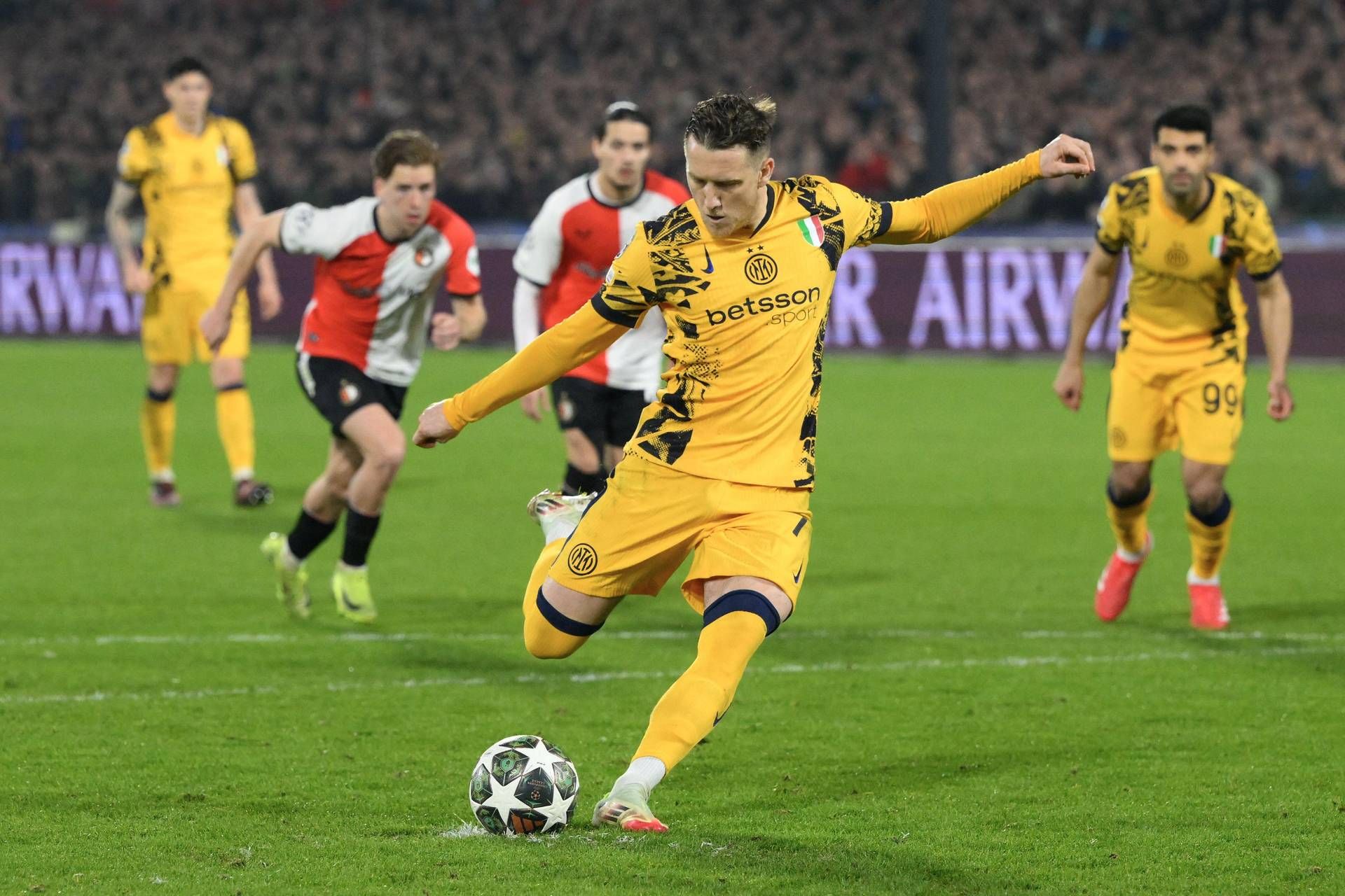 Champions, Feyenoord-Inter 0-2 con gol di Thuram e Lautaro