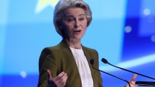 "Chiamatemi Ursula", come von der Leyen cambia la sua immagine per le Europee