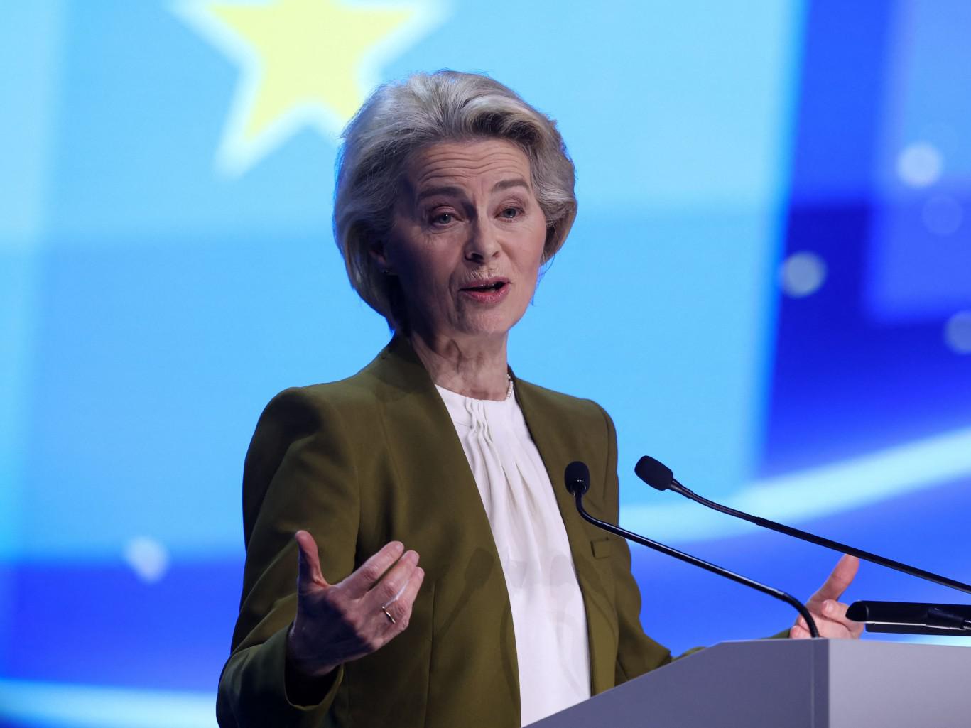 "Chiamatemi Ursula", come von der Leyen cambia la sua immagine per le Europee