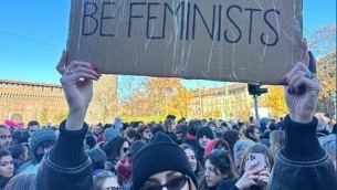 Chiara Ferragni al corteo contro la violenza sulle donne: "Dovremmo essere tutti femministi"