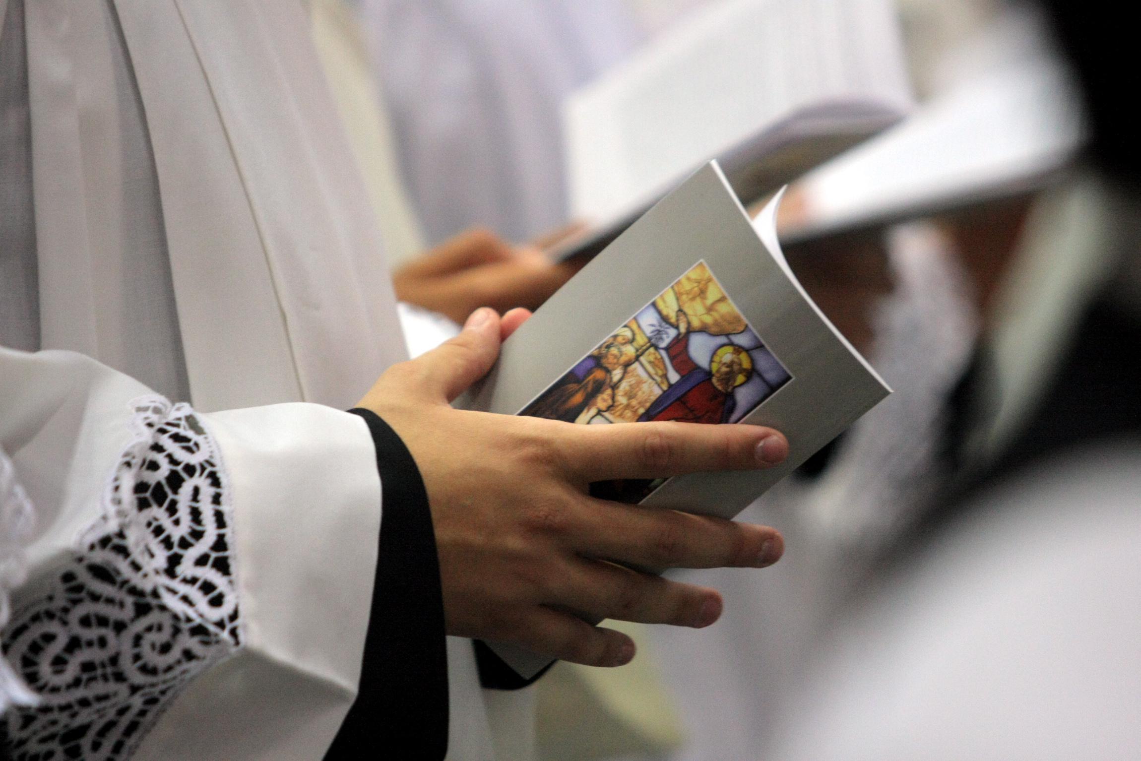 Chiesa dice sì a gay in seminario: "Ma devono essere casti"