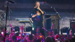 Chris Martin è malato, Coldplay rinviano concerti