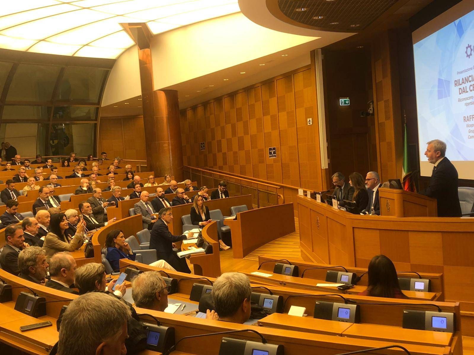 Cida-Censis: "Due italiani su 3 si sentono ceto medio, oltre metà teme che figli staranno peggio"