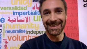 Cinema, Raoul Bova: "Principe della favola di Natale che combatte i draghi dei reality"