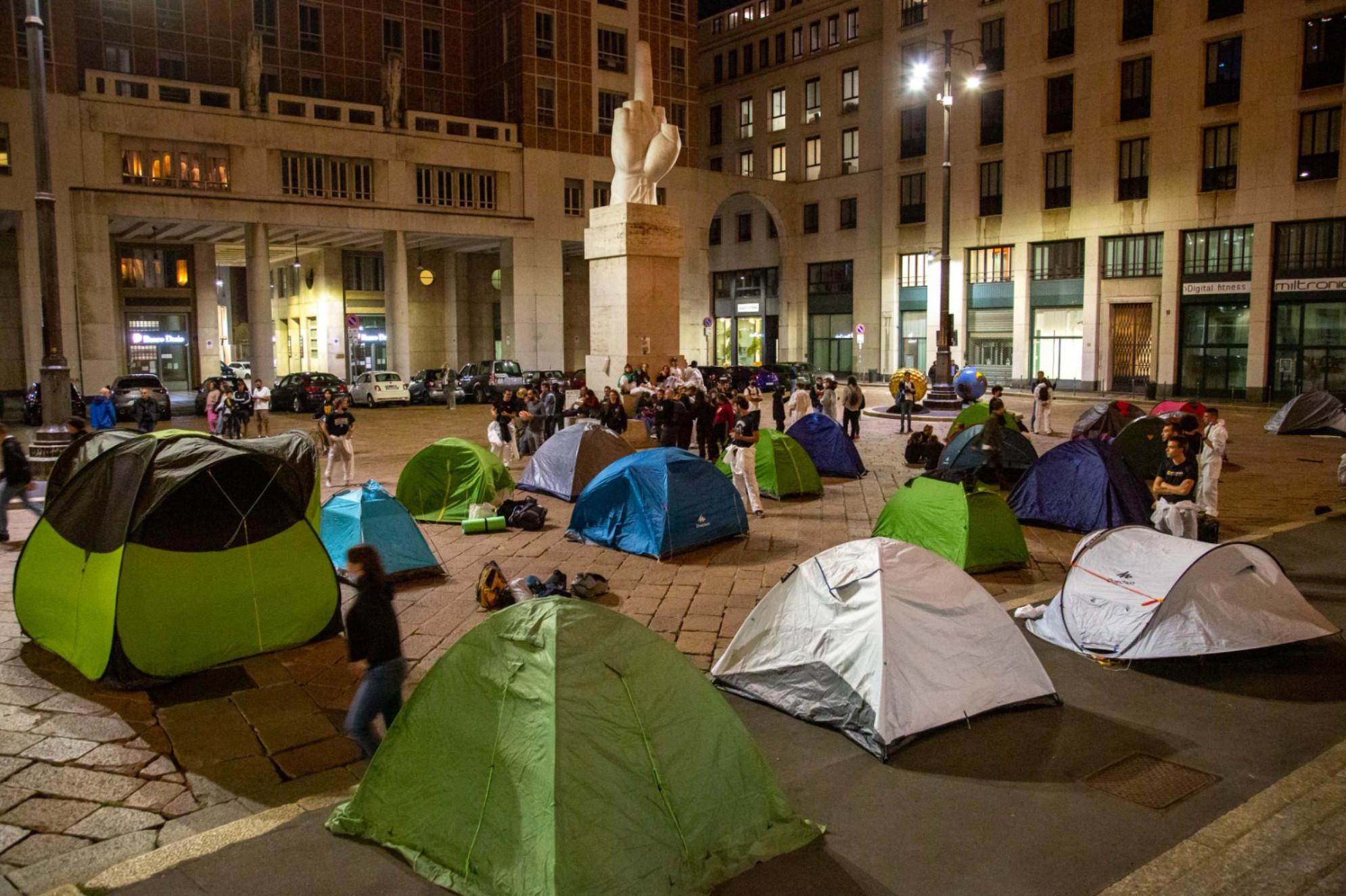 Clima, attivisti occupano Piazza Affari