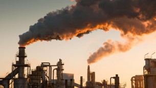 Clima, report sullo Stato della Green Economy: "Più emissioni e ritardo sulle rinnovabili"