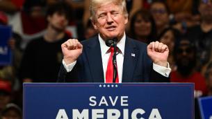 Clima, Trump: "Se gli oceani si alzano avremo più case vista mare"