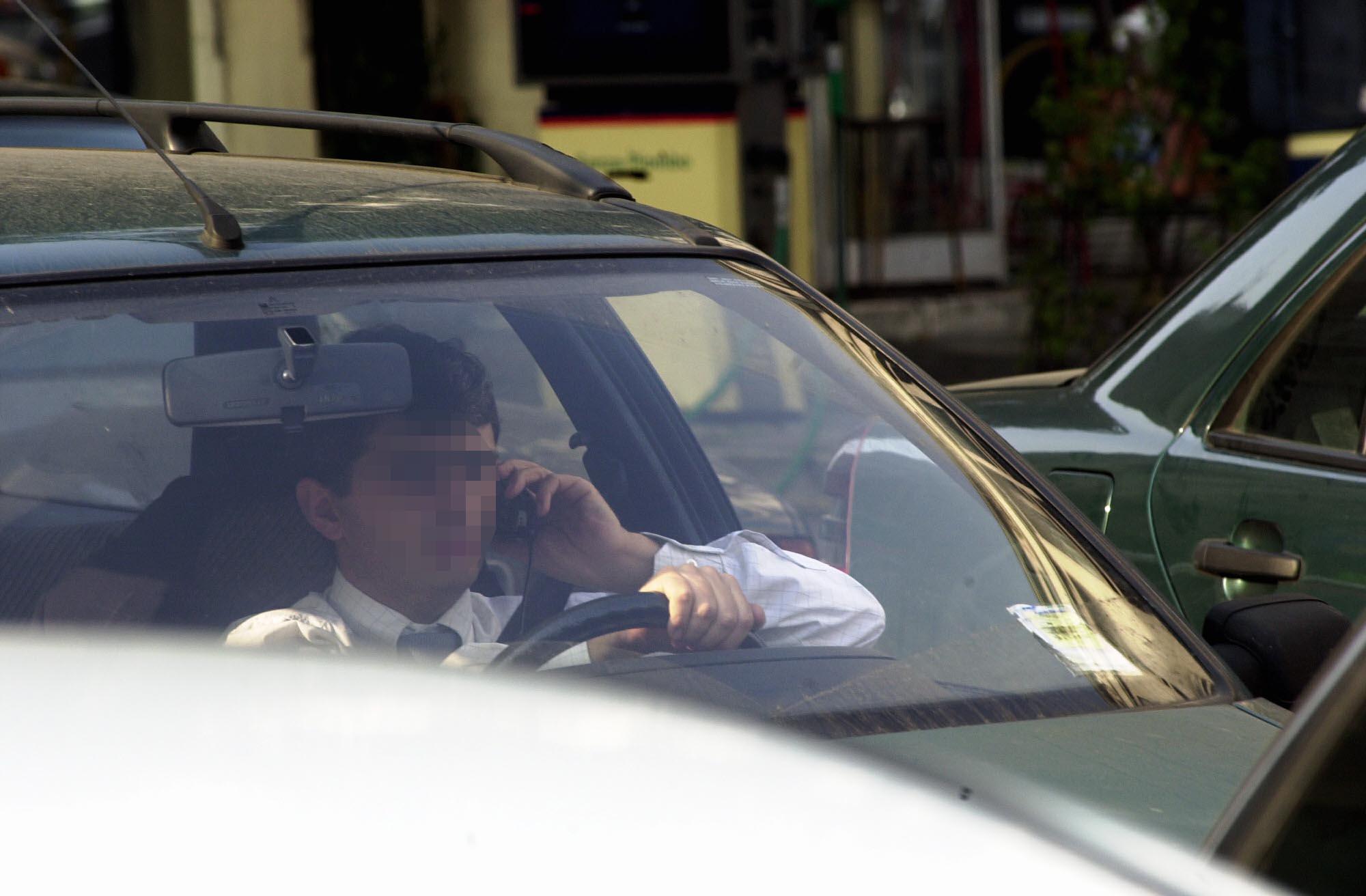Codice della strada, maximulta per cellulare al volante: stretta vale da 20 a 50 milioni