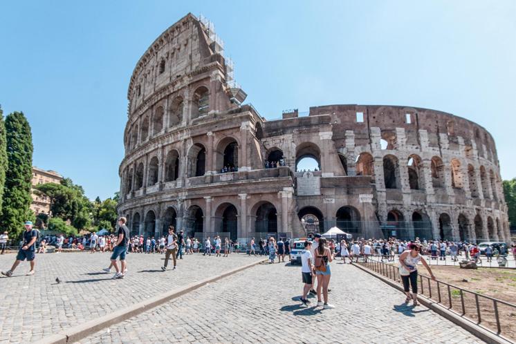 Colosseo, ministero Cultura: "Al lavoro per rimediare a disastri passato"