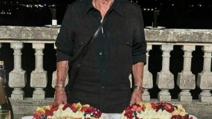 Compie 90anni e rinuncia ai regali per un gesto d'amore: la storia di Elio