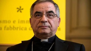 Conclave, il passo indietro di Becciu: "Obbedisco al Papa, non voterò"