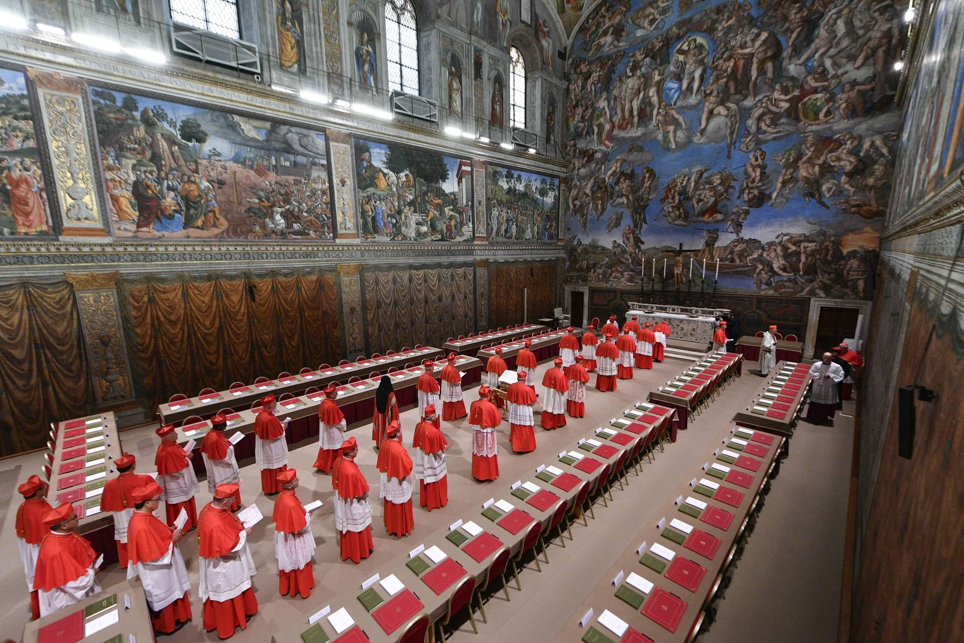 Conclave, oggi i cardinali tornano nella Sistina: previste 4 votazioni