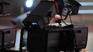 Conduttore tv insulta deputato, arriva multa record da 3,5 milioni