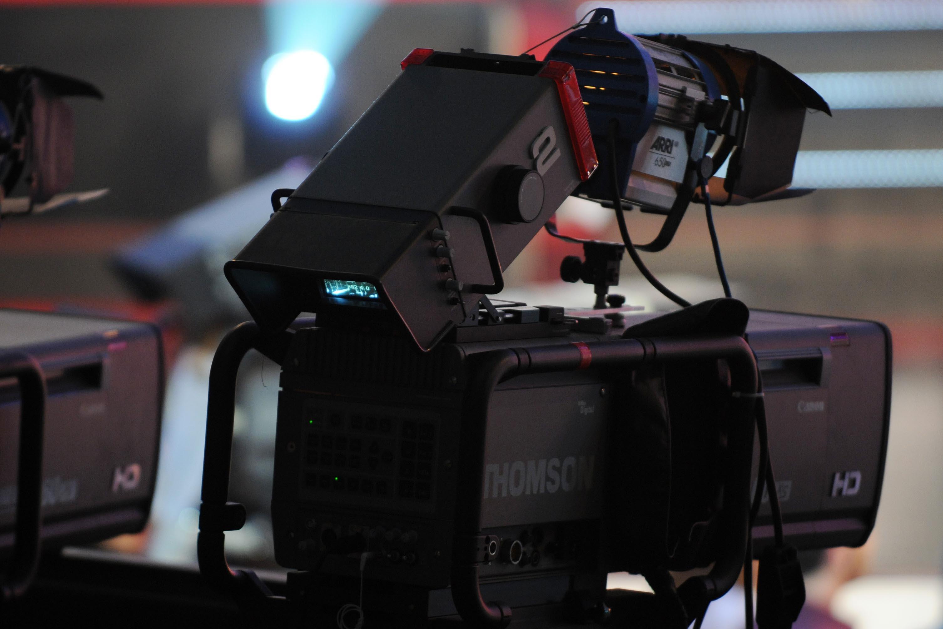 Conduttore tv insulta deputato, arriva multa record da 3,5 milioni