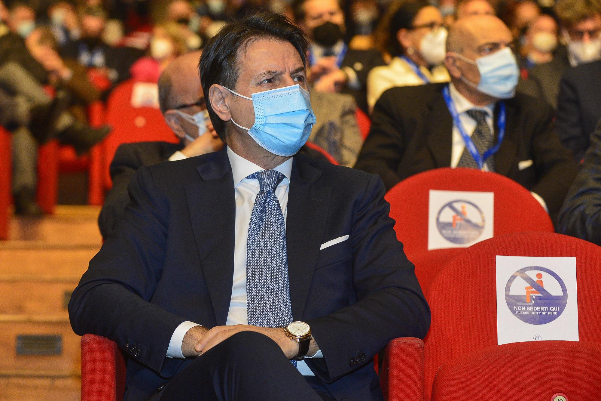 Conte: "Basta crisi al buio, serve stabilità governo"