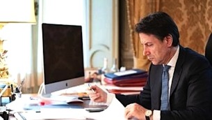 conte_scrivania_fg