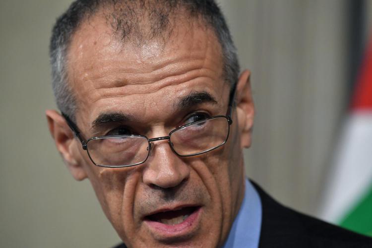 Conti pubblici, il paradosso della procedura che conviene all'Italia: parla Cottarelli