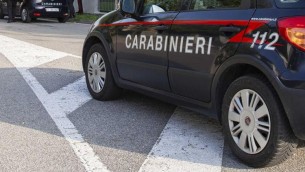 Convocato a scuola per il figlio aggredisce insegnante: "La famiglia non va disturbata"