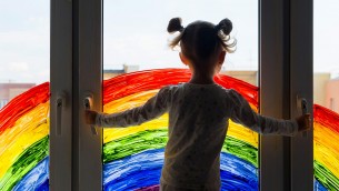 "Coppie gay spacciano bambini per loro figli", Roccella: "Rampelli dice verità"