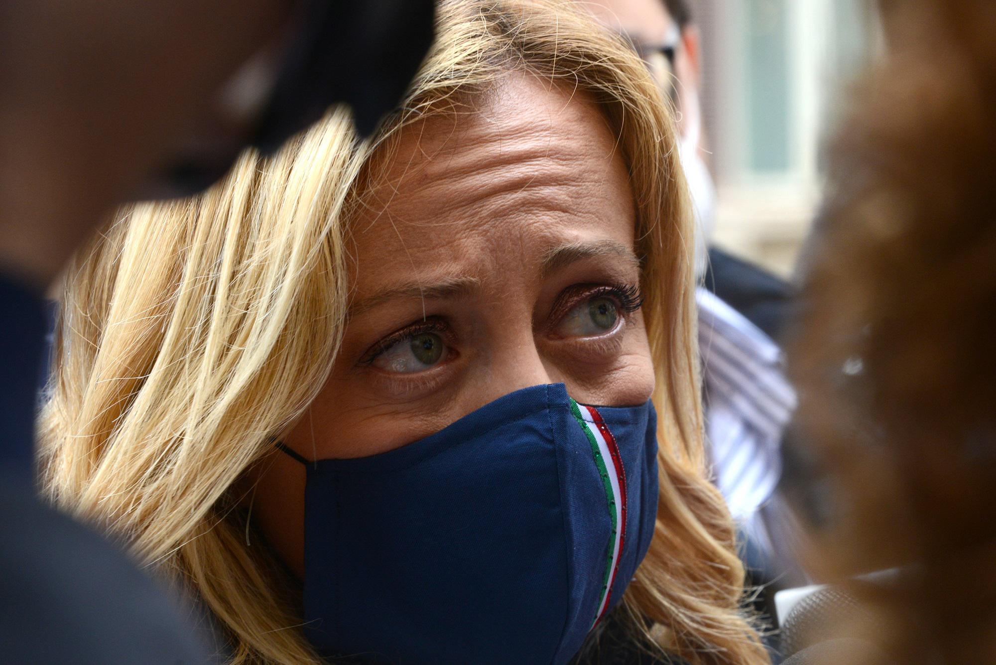 Coprifuoco, Meloni: "Inutile e allontana turisti, va abolito subito"