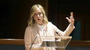 Cortei, Meloni a Forze Polizia: "Ingiusta campagna denigratoria contro di voi"