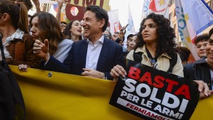 Corteo M5S contro il riarmo, Conte 'invade' la piazza: "Costruiamo l'alternativa"