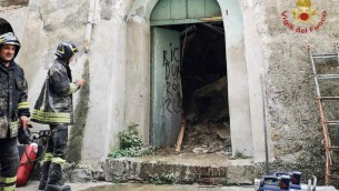 Cosenza, crollano solai in palazzo a Corigliano Calabro: un ferito