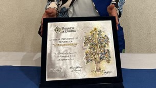 Cosenza, presidente Provincia dona a Mattarella le tavole di Gioacchino da Fiore