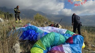 Cosenza, si schianta col parapendio: muore a 57 anni