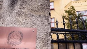 Cospito, in Romania striscione di solidarietà al consolato italiano di Cluj-Napoca