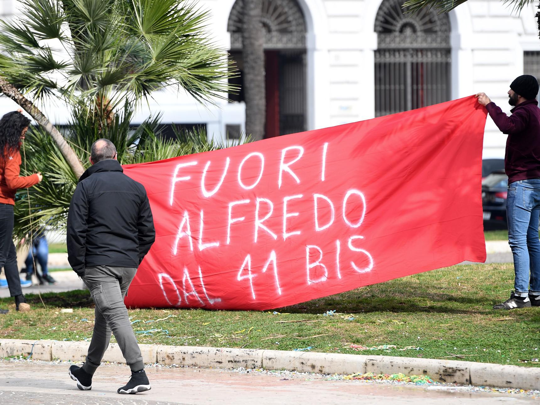 Cospito trasferito di nuovo in ospedale