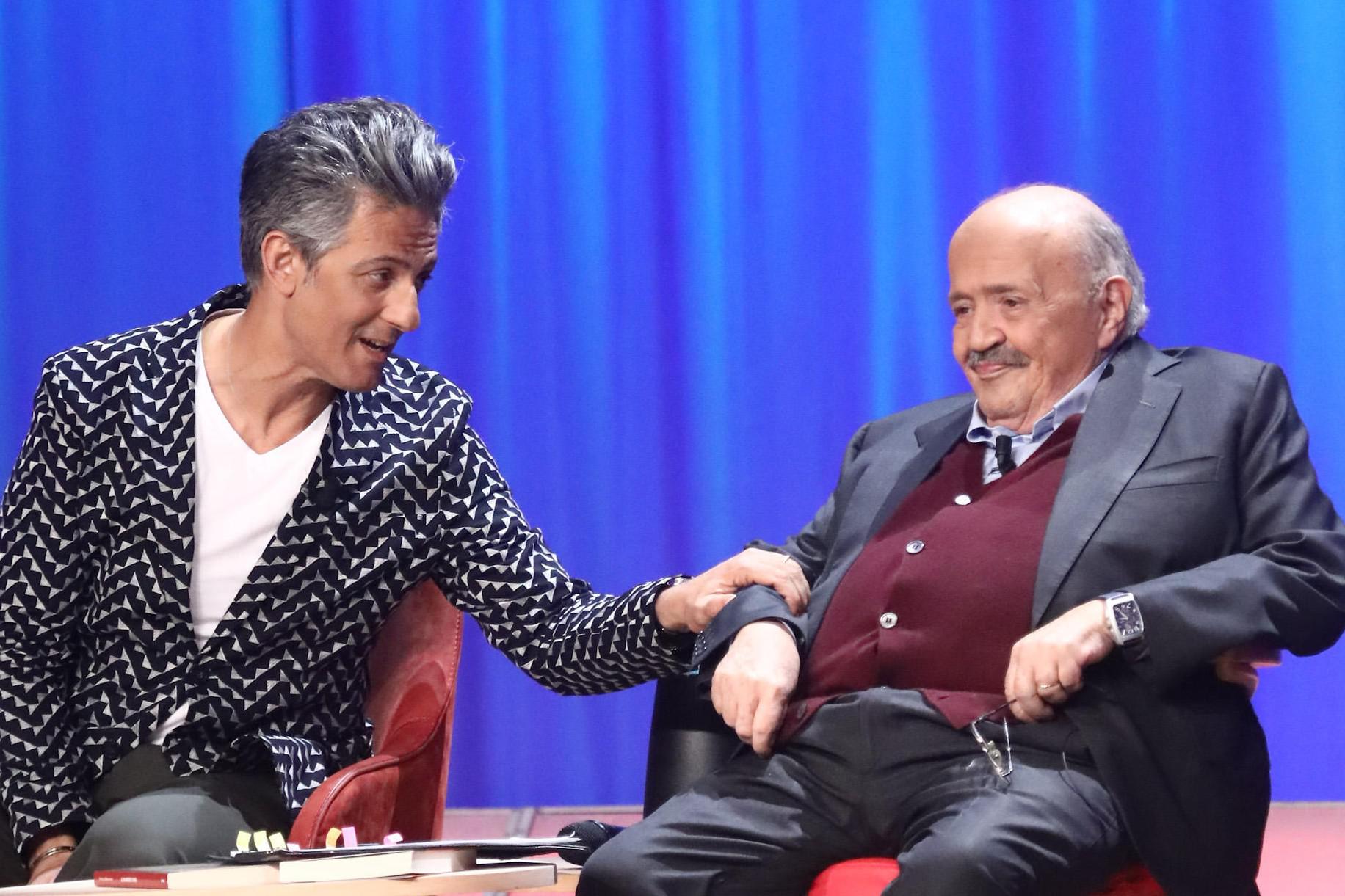 Costanzo, il ricordo di Fiorello che canta 'Se telefonando' - Video