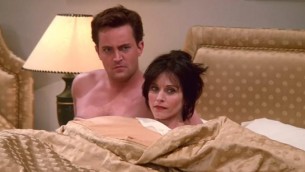 Courtney Cox ricorda Matthew Perry con scena di Friends: "Mi manchi ogni giorno"