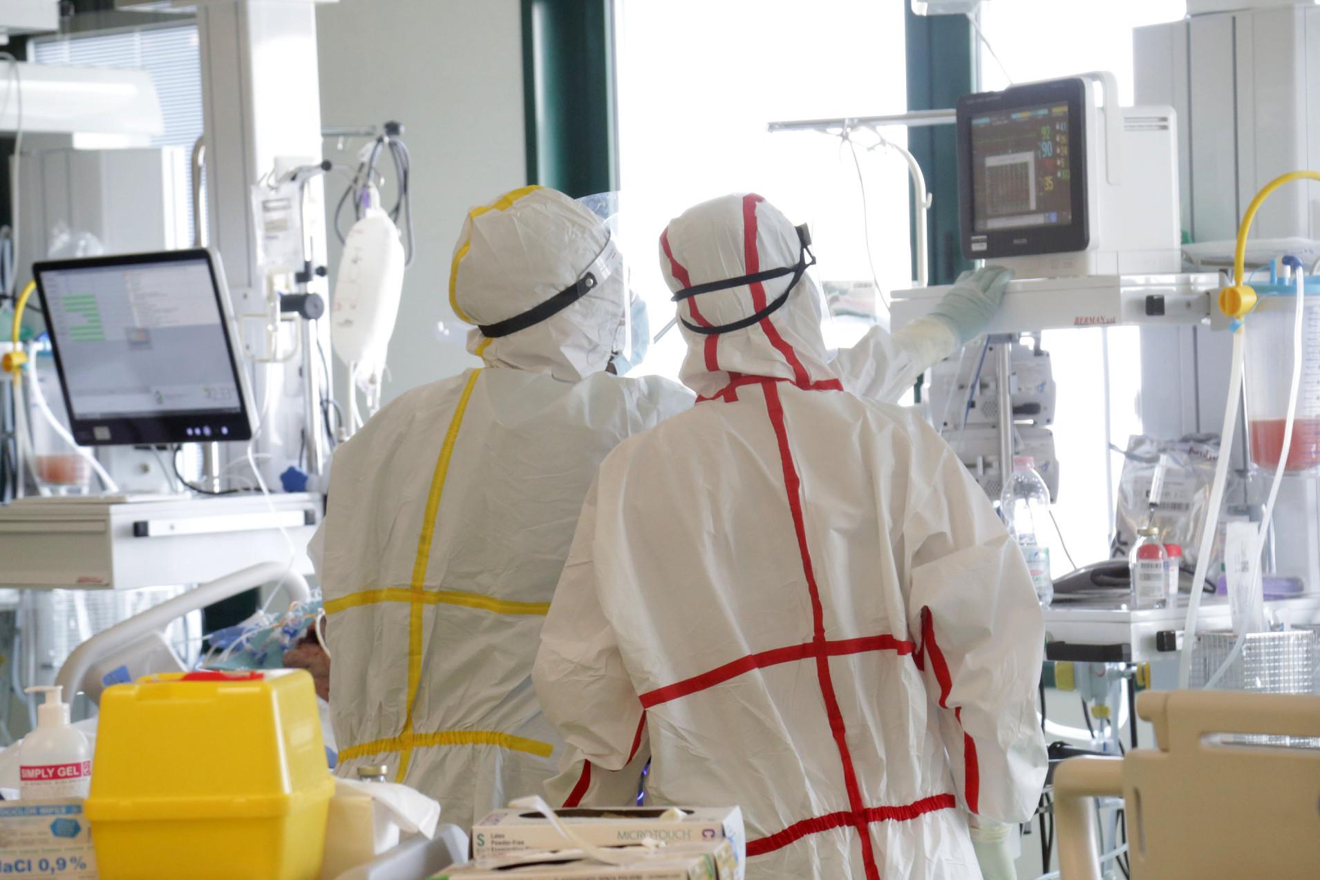 Covid, 328 medici morti in Italia