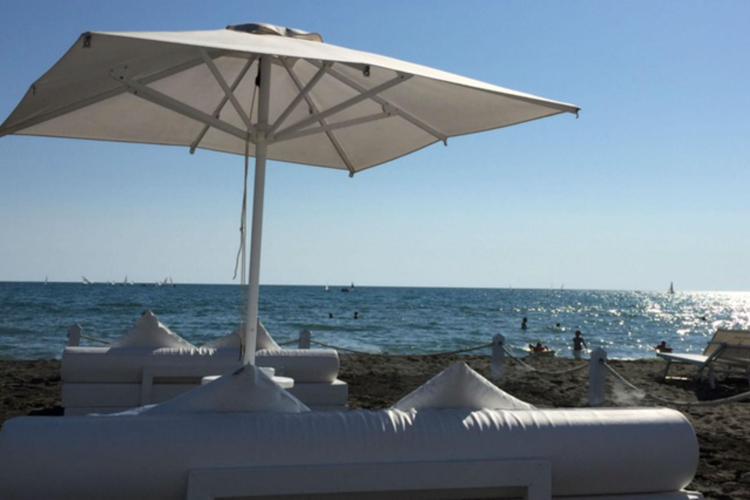 Covid, 37% italiani non farà vacanze: sondaggio Emg/Adnkronos