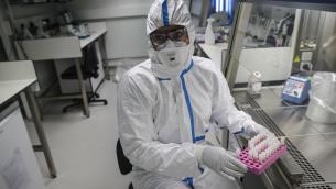 Covid, 90 farmaci per combattere il coronavirus: 13 sono in pole