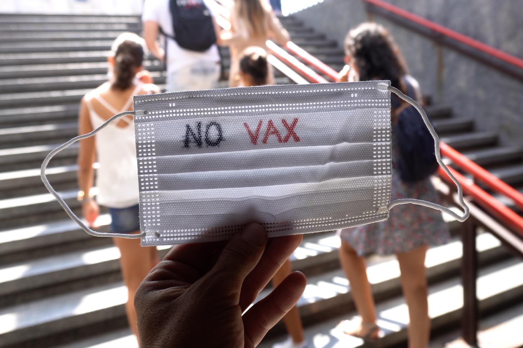 Covid, Abrignani: "No vax? Come evasori fiscali, non vanno capiti"
