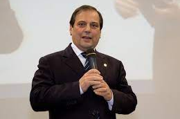 Covid, Anelli (Fnomceo): "Saremmo tutti più tranquilli con obbligo tampone ad esenti"
