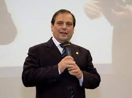Covid, Anelli (Fnomceo): "Saremmo tutti più tranquilli con obbligo tampone ad esenti"
