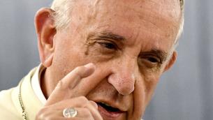 Covid, appello del Papa: "Vaccinarsi è un atto di amore, collaboriamo"