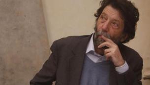 Covid, Cacciari si fa la terza dose e il web si scatena