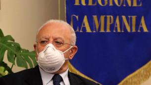 Covid Campania, De Luca: "Obbligo mascherine all'aperto rimane"