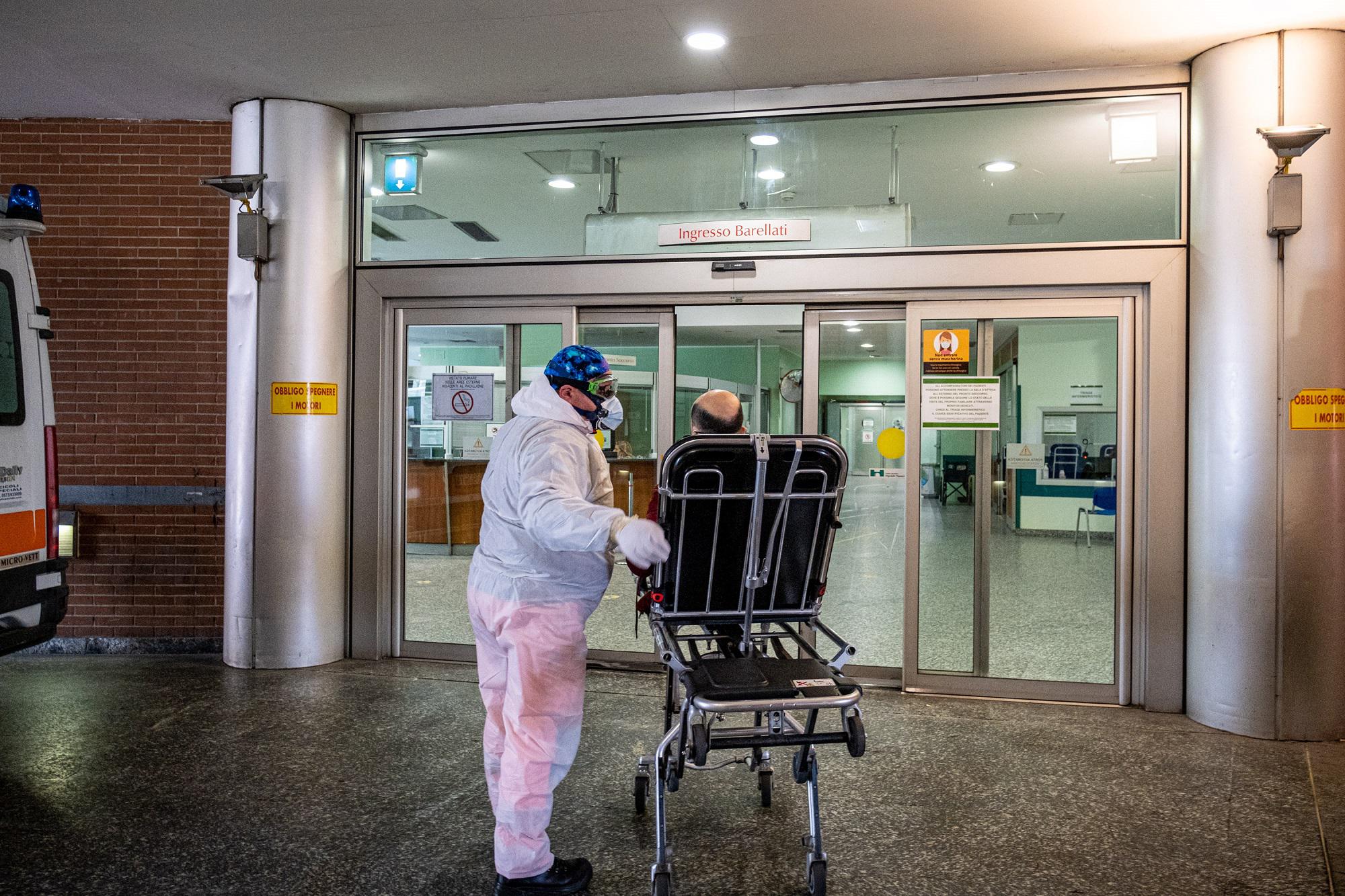Covid, casi asintomatici e ricoveri: bozza circolare