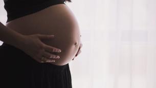 Covid, Cdc Usa raccomanda vaccino in gravidanza: "Da dati no rischi"
