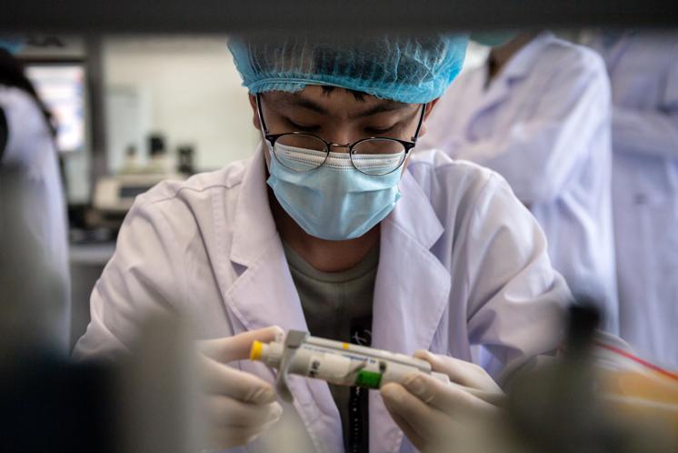 Covid Cina oggi, contagi a Wuhan: tamponi per tutti gli abitanti