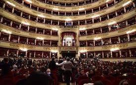 Covid, contagi alla Scala: sui social è polemica e scatta l'hashtag #ScalaInfetta