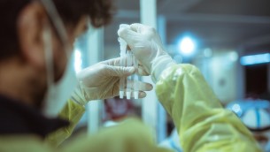Covid, contagi in aumento in Italia: "Attenzione ma non è emergenza"