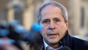 Covid, Crisanti: "Bene Consulta su obbligo vaccino, fine di una farsa"