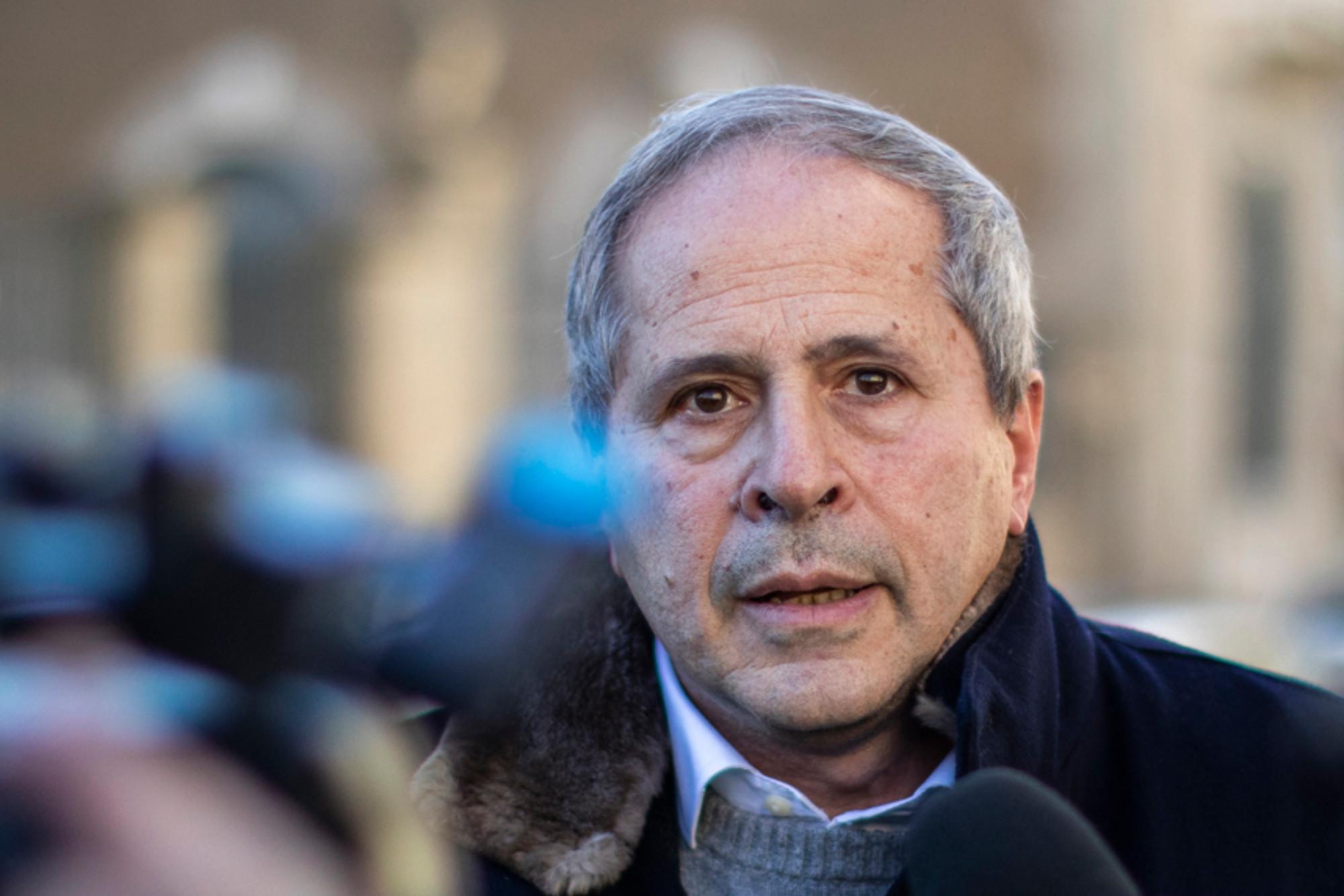 Covid, Crisanti: "Bene Consulta su obbligo vaccino, fine di una farsa"